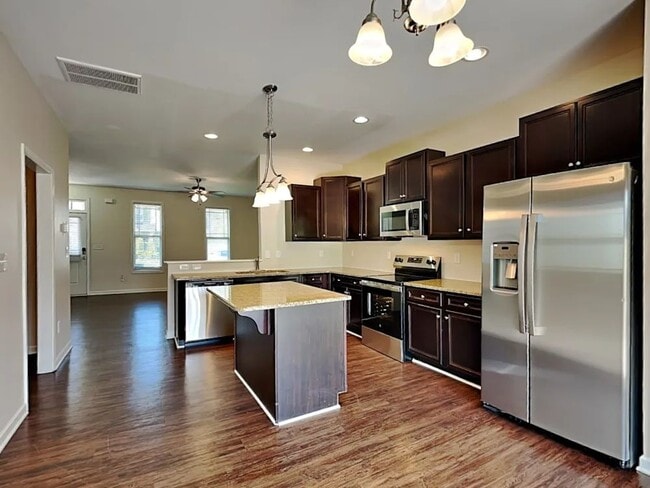 Building Photo - 425 McCarthy Dr