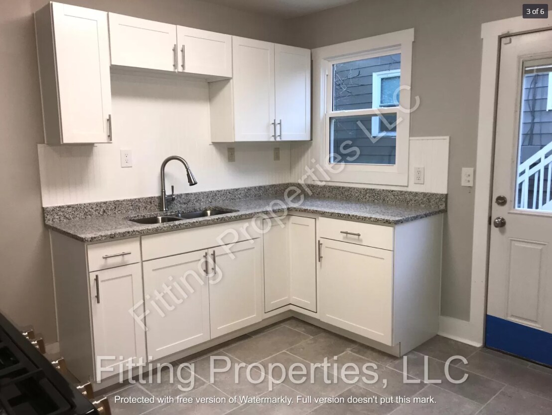 Building Photo - 624 Frasier St