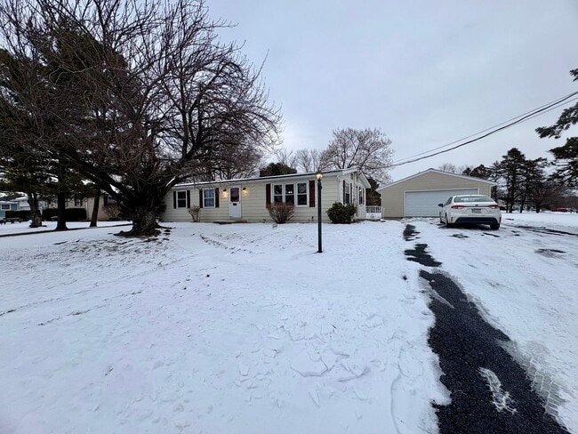 Building Photo - 3 Bedroom Rancher in Lebanon!