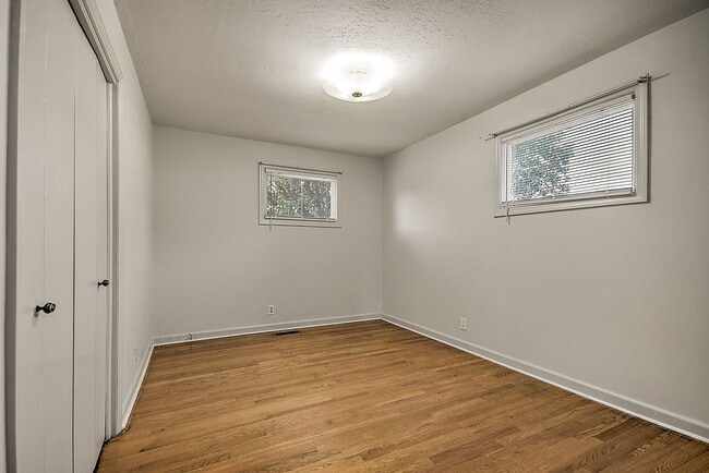 Building Photo - 1808 Sherwood Pl