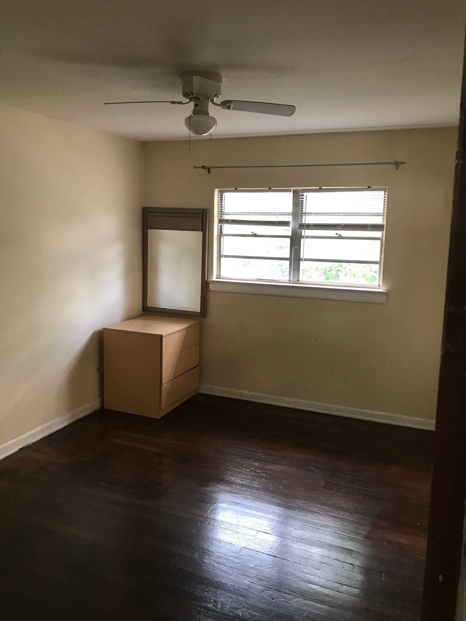 Building Photo - 944 Geranium St