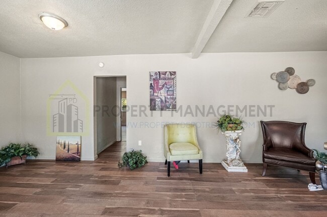 Building Photo - Updated 3-Bed, 2-Bath Bungalow on Spacious...