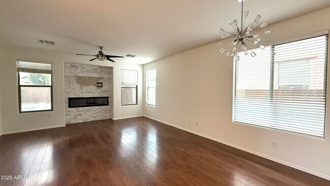 Building Photo - 4927 W Magdalena Ln