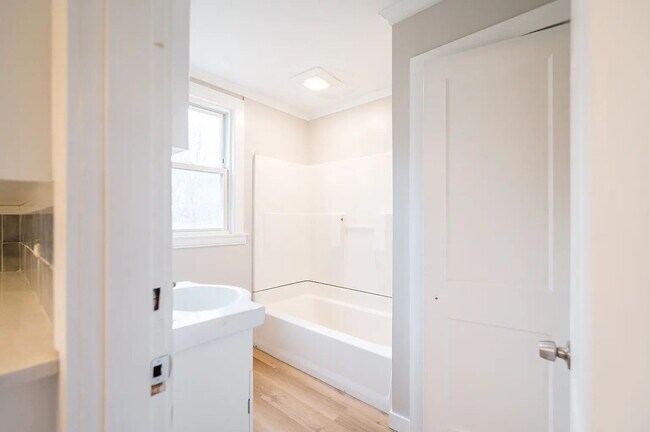 Building Photo - PRICE IMPROVEMENT! Beautiful 2-Bedroom Apartment – Quiet, Private Setting in Westbrook, Available...