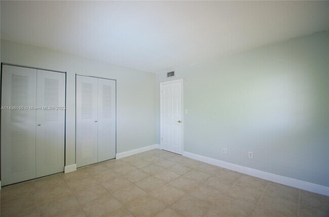 Building Photo - 8650 SW 109th Ave