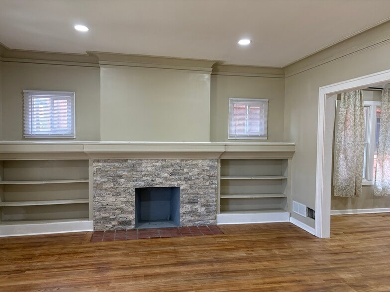 Building Photo - 2536 Calvert St