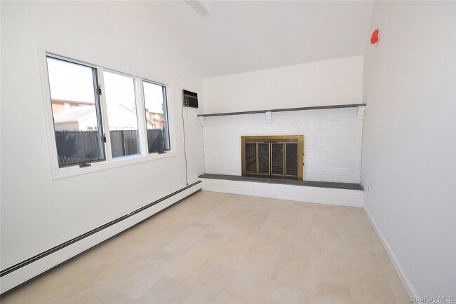 Building Photo - 27 N Lewis Pl