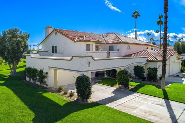 Primary Photo - 270 Vista Royale Cir E