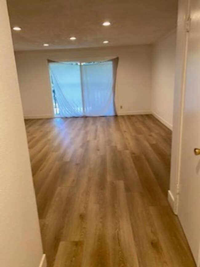 Building Photo - 730 N Eucalyptus Ave