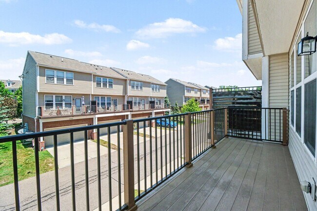 Building Photo - 27902 Hopkins Dr