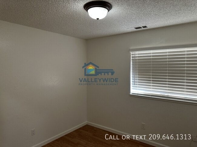 Building Photo - 541 San Vincente Ct