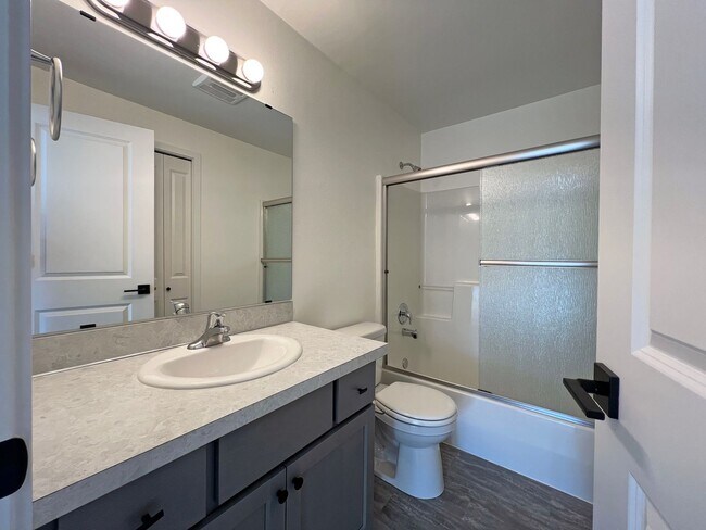 Building Photo - 16241-16243 Curry Ct SE