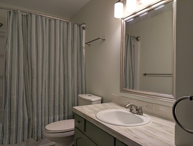 Building Photo - Nice 3 Bedroom Ranch in Appleton