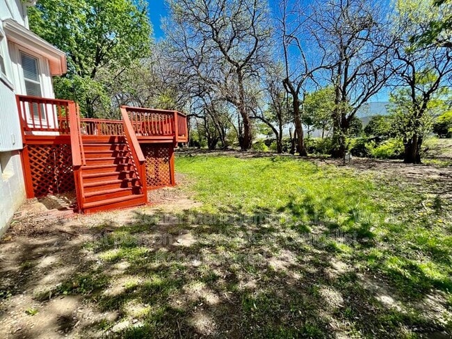 Building Photo - 1109 E Sleepy Hollow Dr