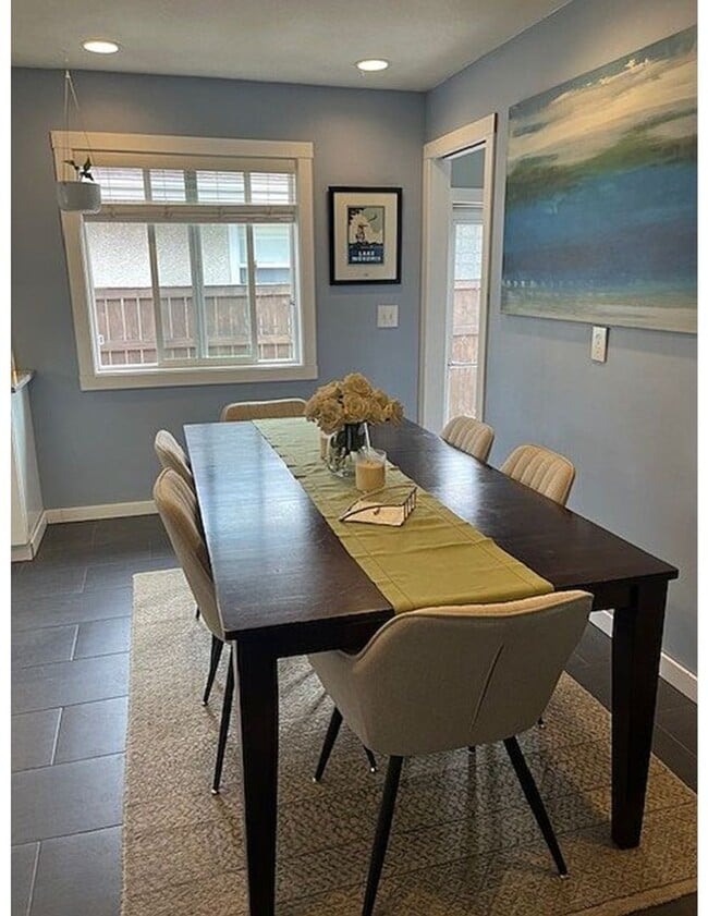 Building Photo - Spacious 4-Bedroom Home Near Airport, Lake...