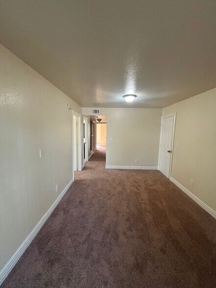 Building Photo - 326 E 101st St