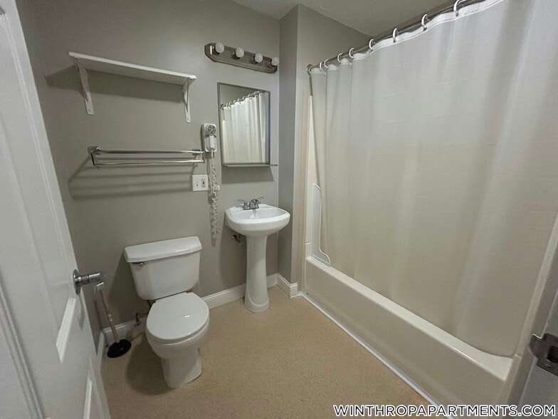 Building Photo - 312 Shirley St