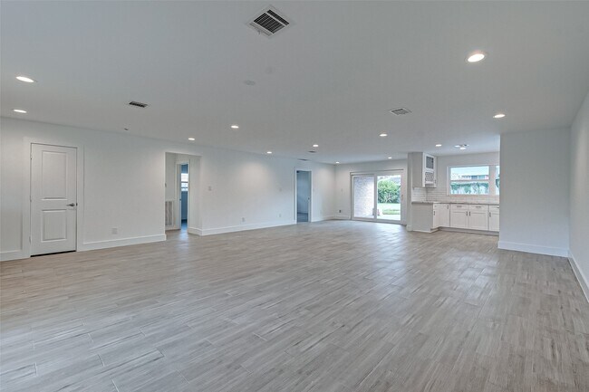 Building Photo - 5007 Cheena Dr