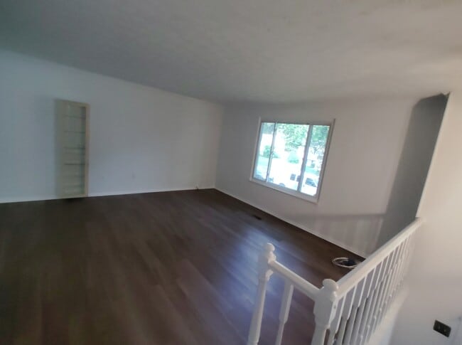 Building Photo - 5811 Heming Ave