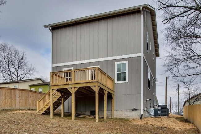 Building Photo - 942 Strouse Ave