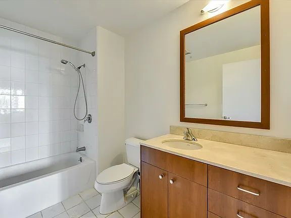 Building Photo - "Chic Urban Retreat: Cozy 1-Bed, 1-Bath Apartment in Prime San Francisco Location!"