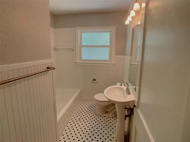 Building Photo - 5010 Shoalwood Ave