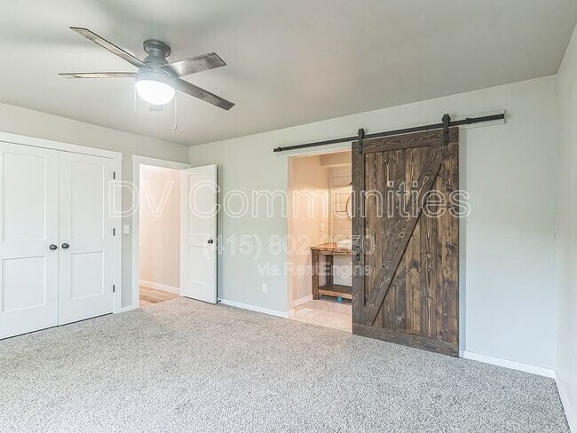 Building Photo - 3408 Oak Grove Dr