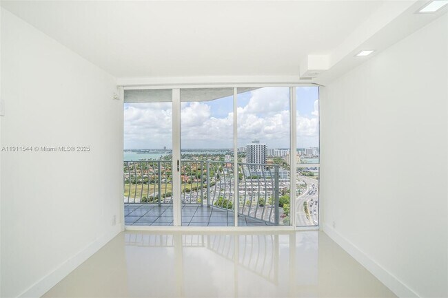 Building Photo - 7601 E Treasure Dr