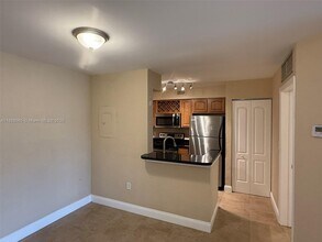 Building Photo - 2820 N Oakland Forest Dr