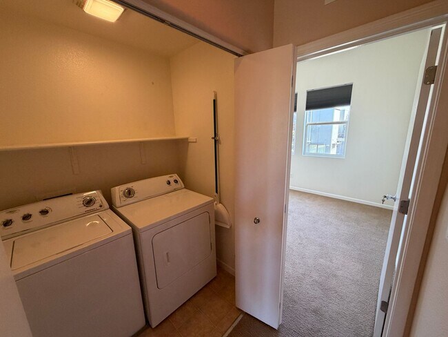 Building Photo - 10847 Wraysbury Way