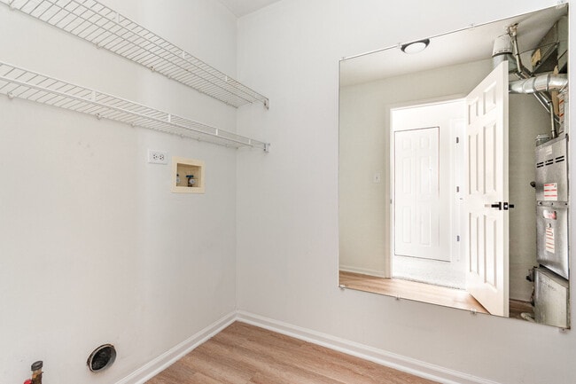 Building Photo - 135 President Ct