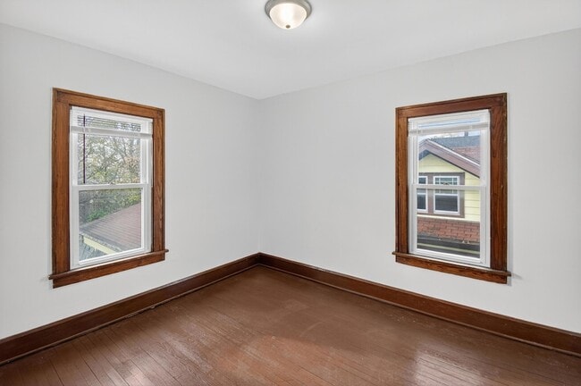 Building Photo - 1927 Harriet St