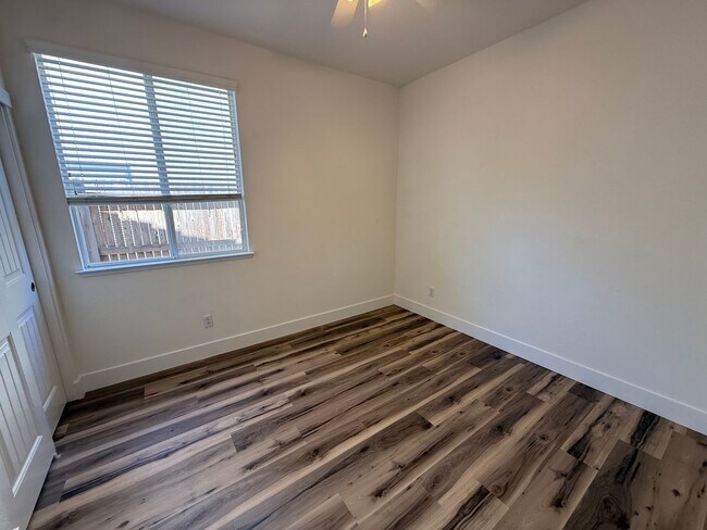 Building Photo - 2368 Sansome St
