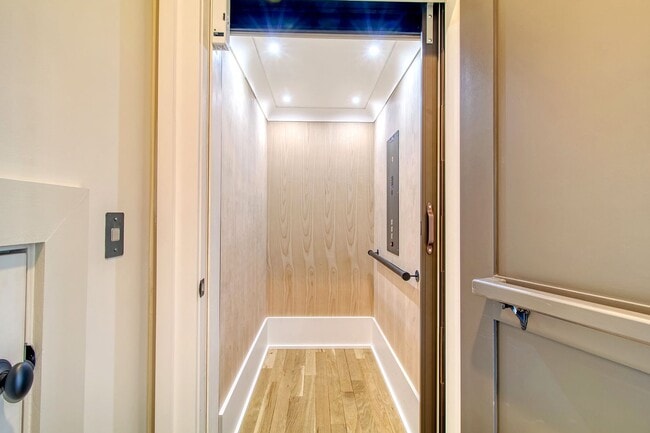 Building Photo - 4 Bedroom 4.5 Bath Home in Dunes West - Mt. Pleasant