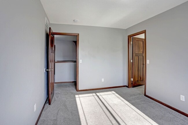Building Photo - 205 Partridge Path