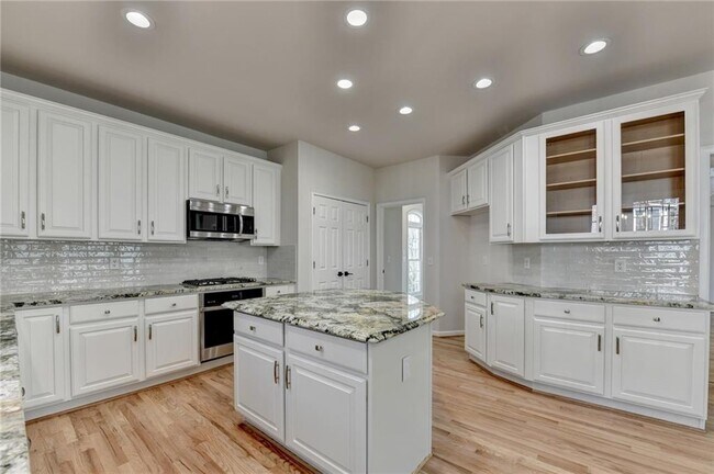 Building Photo - 6415 Sterling Dr