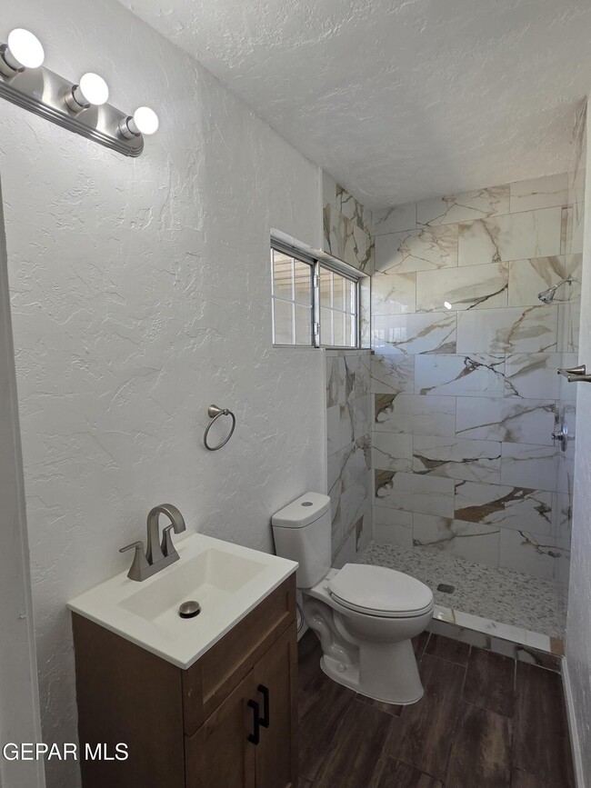 Building Photo - 363 Ontiveros St