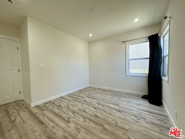 Building Photo - 5248 Whitsett Ave