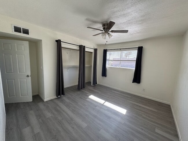 Building Photo - Central Phoenix 4 Bedroom Townhome