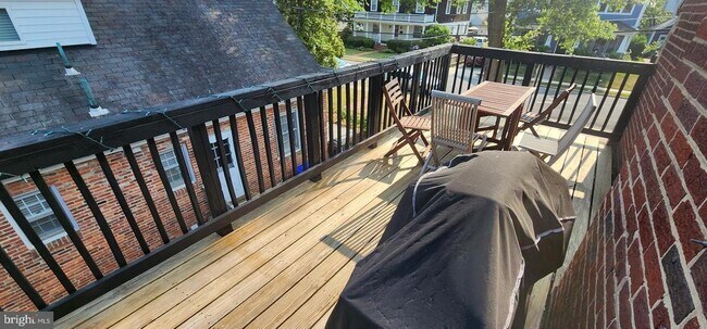 Building Photo - 1227 N Utah St