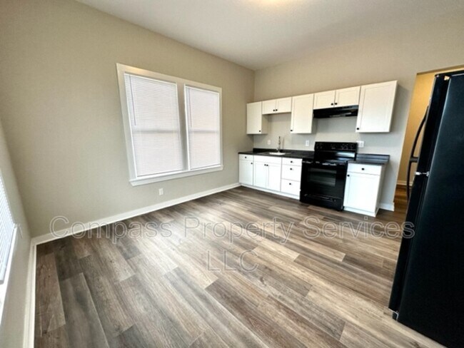 Building Photo - 1827B Proctor Ave