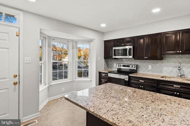 Building Photo - 7000 Ducketts Ln