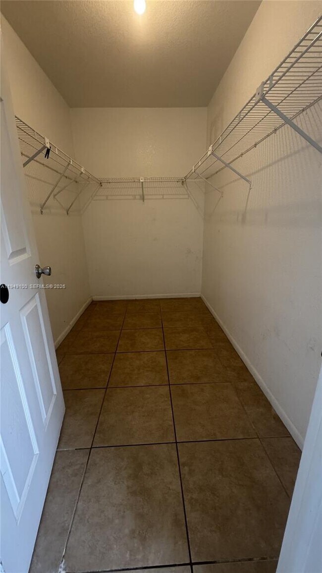 Building Photo - 9150 SE 13th Rd