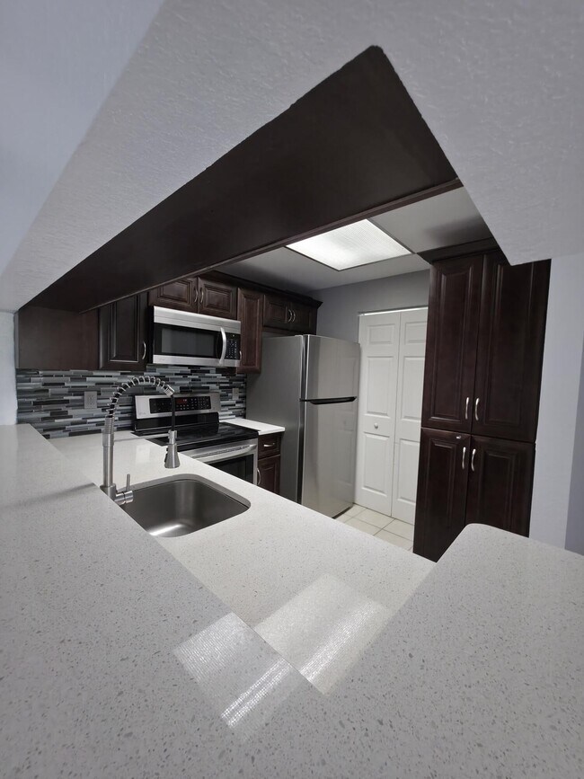 Building Photo - 2805 Veronia Dr