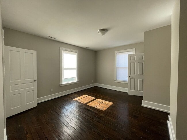 Building Photo - Newly and completely renovated 4 bedroom, ...