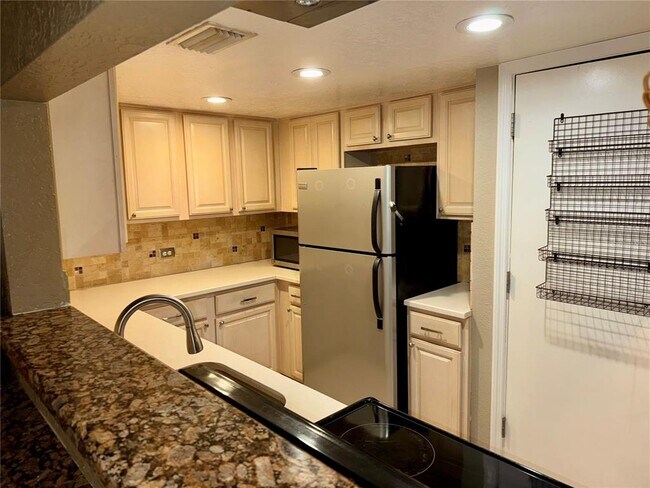 Building Photo - 200 Maitland Ave