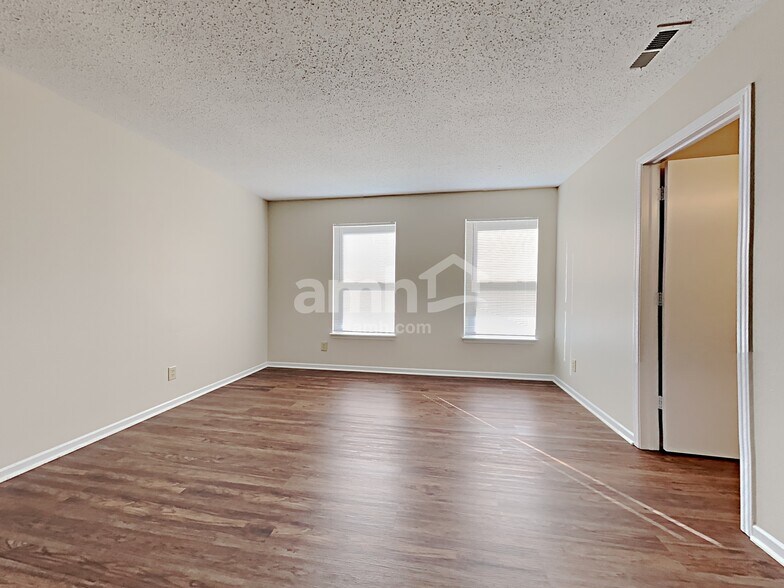 Building Photo - 6838 W Stansbury Blvd