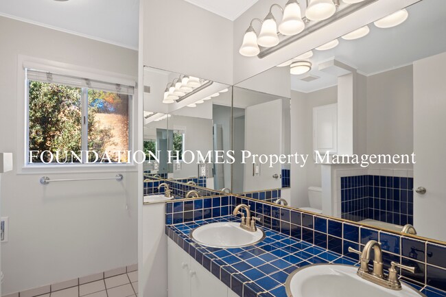 Building Photo - Spacious 3BR End Unit with Enclosed Patio, Balcony & Community Amenities!  FOUNDATION