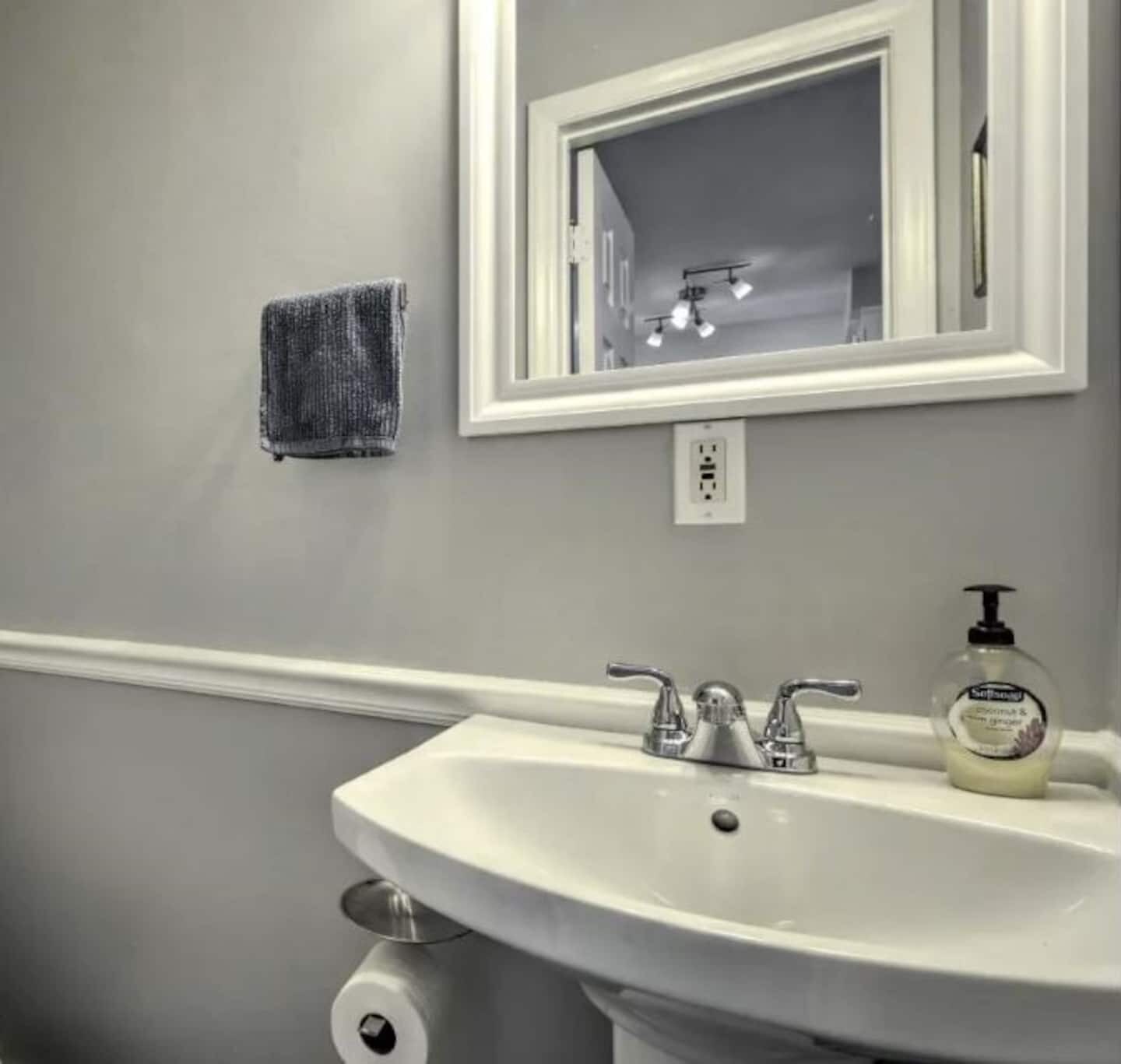 Building Photo - 4701 Blue Bird Ct