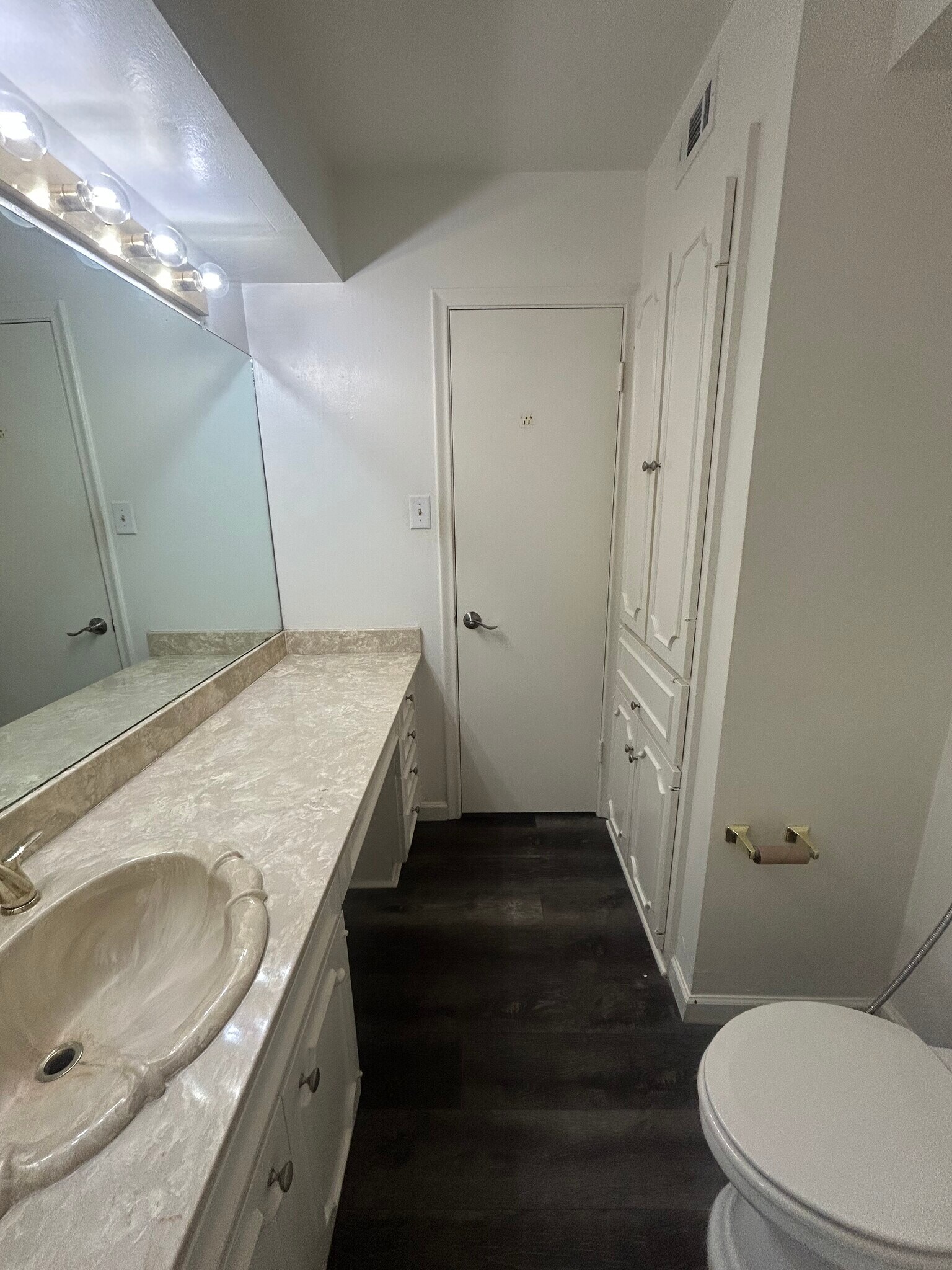 Building Photo - 5014 Les Chateaux Dr